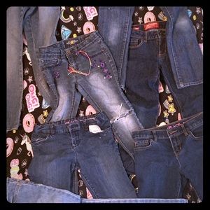 Lot of girl clothing 7 pair of jeans.. brand names